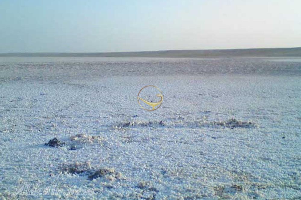 کفه نمک استبرق در شهر بابک | علاءالدین تراول