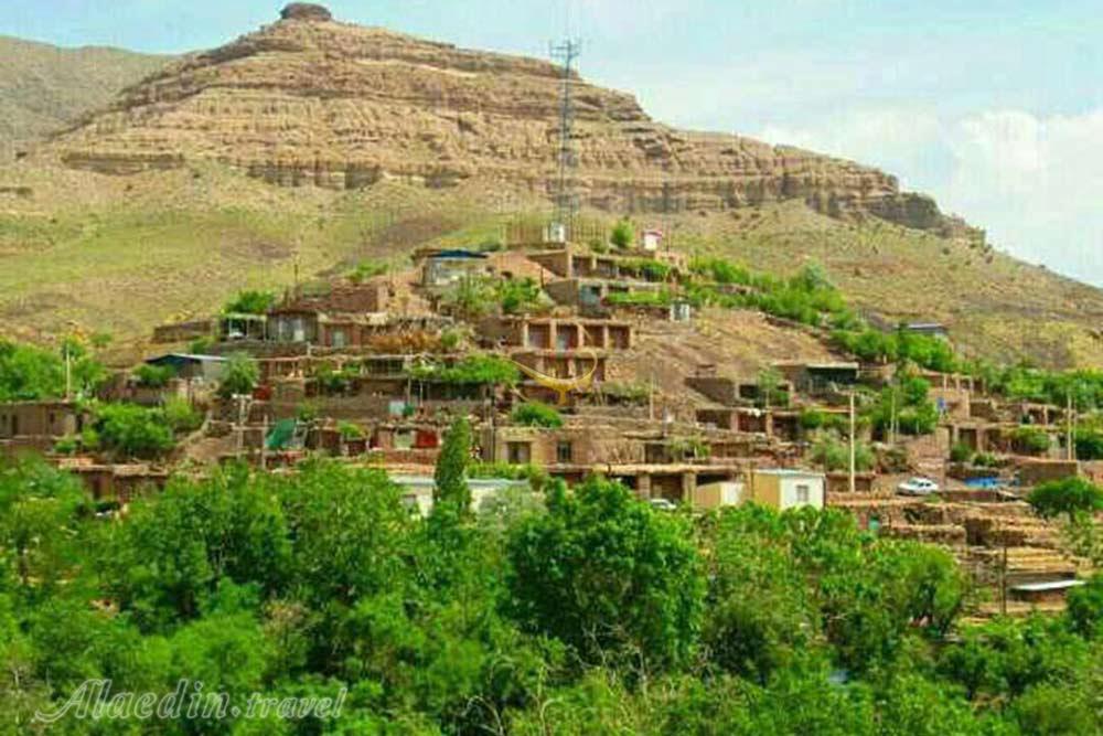 روستای ریسه و پاقلعه در شهر بابک | علاءالدین تراول