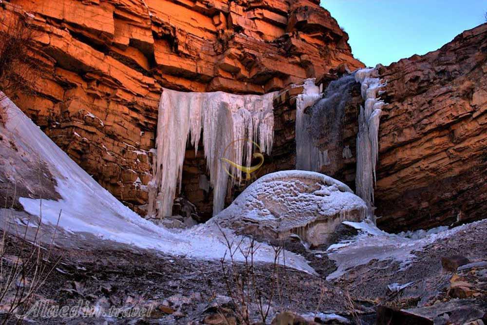 آبشار و قندیل های یخی آوستا شاهرود | علاءالدین تراول