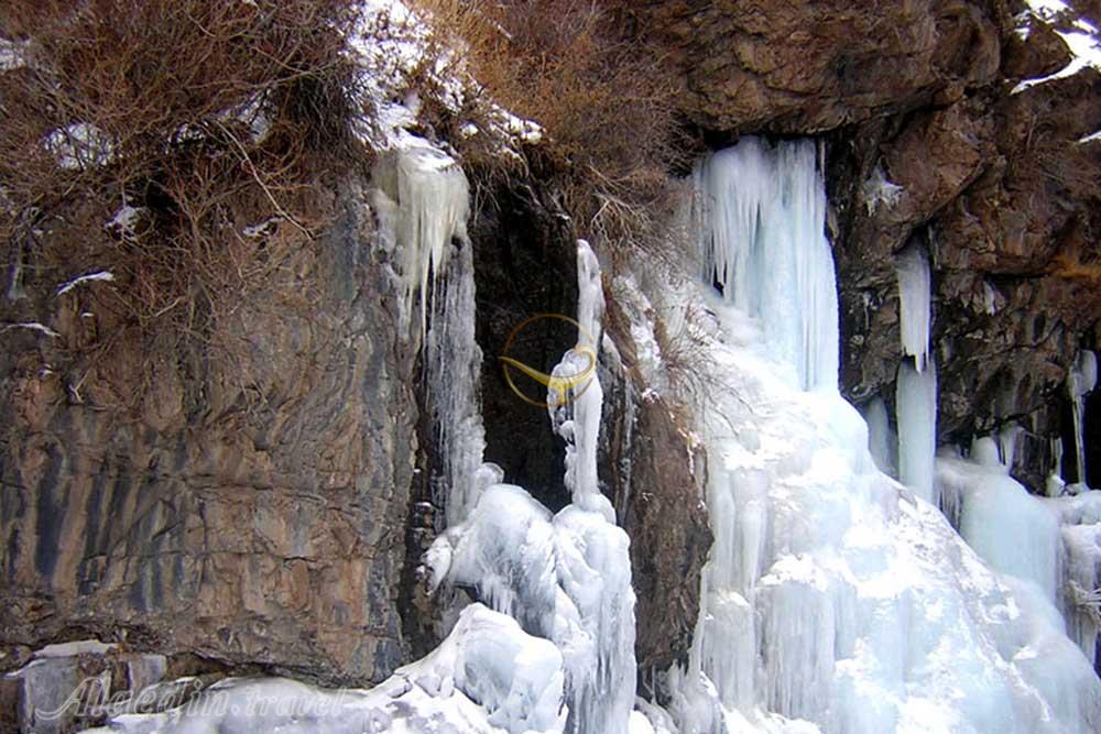 آبشار و قندیل های یخی آوستا شاهرود | علاءالدین تراول