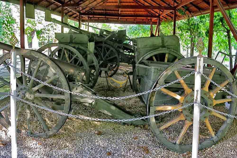 موزه‌ی سلاح‌های قدیمی باغ عفیف آباد شیراز | علاءالدین تراول