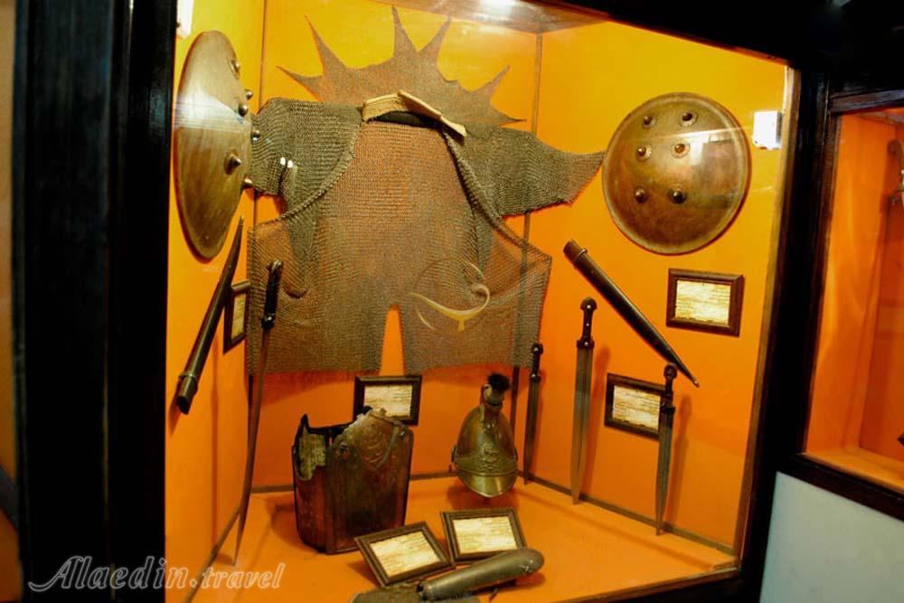 موزه‌ی سلاح‌های قدیمی باغ عفیف آباد شیراز | علاءالدین تراول