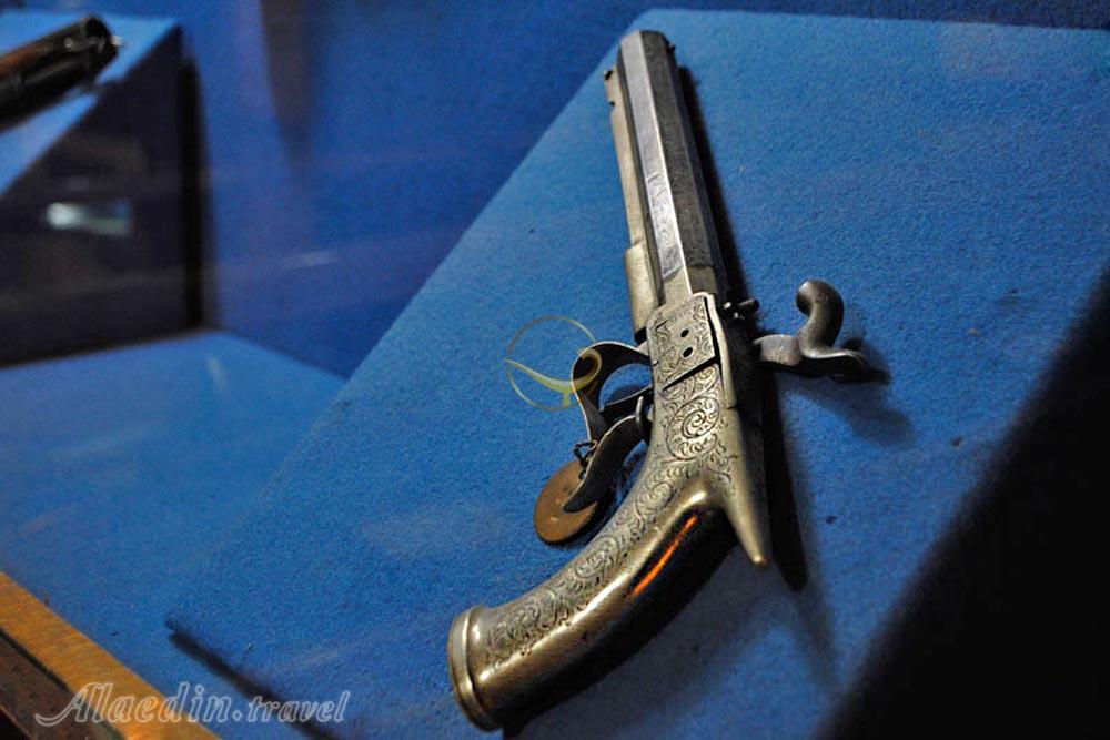 موزه‌ی سلاح‌های قدیمی باغ عفیف آباد شیراز | علاءالدین تراول