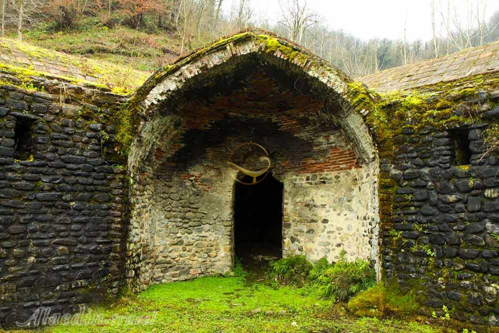 کاروانسرای سنگی تی تی سیاهکل | علاءالدین تراول