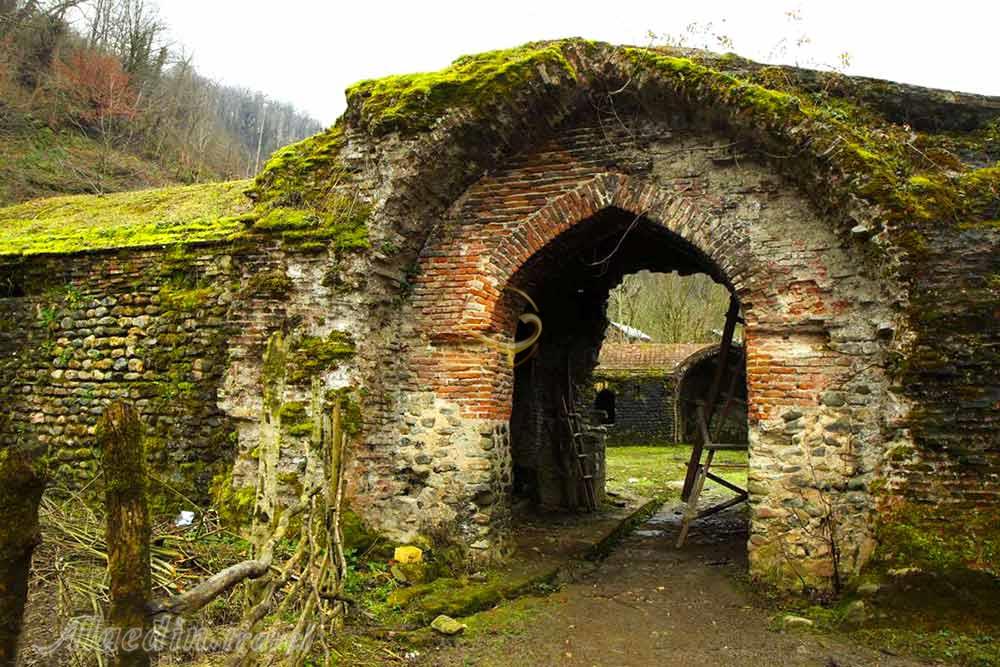 کاروانسرای سنگی تی تی سیاهکل | علاءالدین تراول