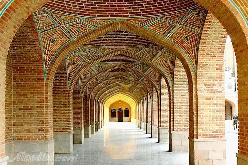 راهروهای بیرونی مسجد کبود تبریز | علاءالدین تراول