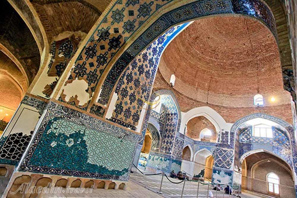 محوطه داخلی مسجد کبود تبریز | علاءالدین تراول