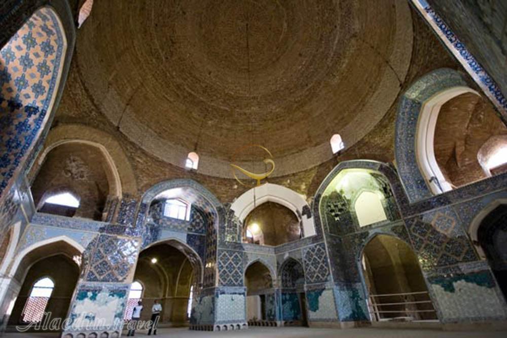 محوطه داخلی مسجد کبود تبریز | علاءالدین تراول