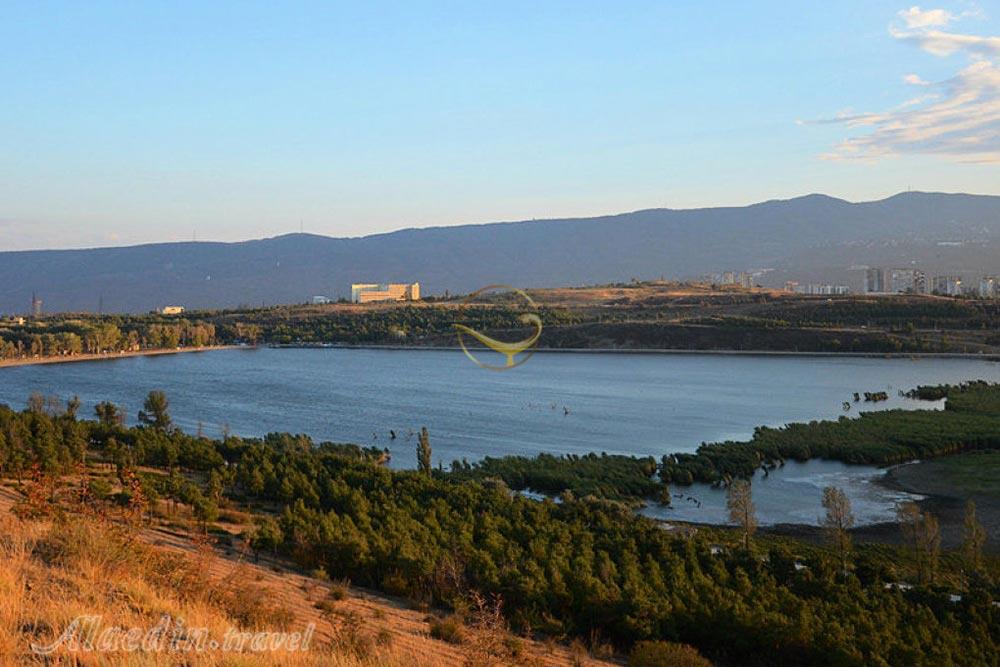 دریاچه لیسی در تفلیس - گرجستان | علاءالدین تراول