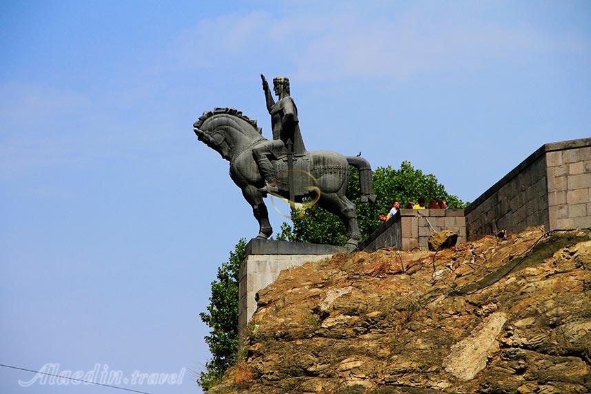 مجسمه واختانگ گرگاسالی در تفلیس - گرجستان | علاءالدین تراول