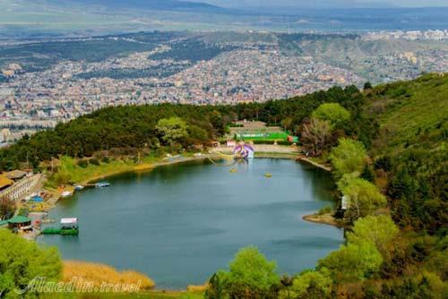 دریاچه لاک پشت در تفلیس - گرجستان