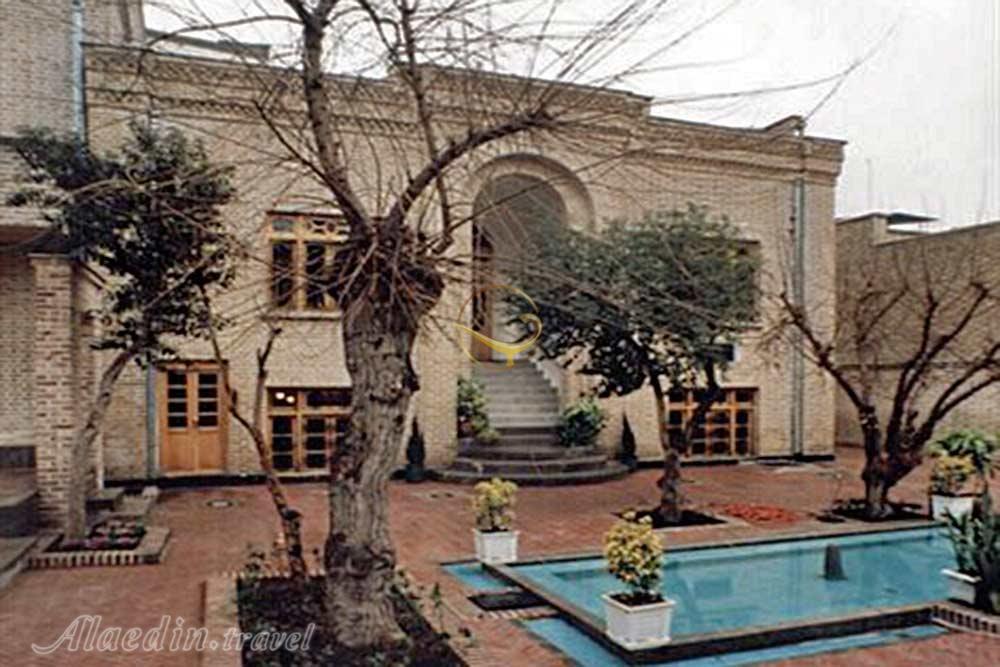 خانه موزه دکتر معین در تهران | علاءالدین تراول