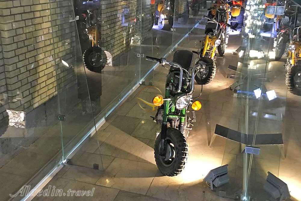 موزه خودروهای تاریخی در کاخ نیاوران تهران | علاءالدین تراول