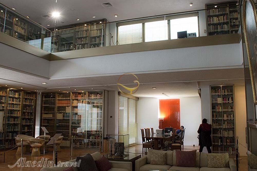 موزه کتابخانه سلطنتی کاخ نیاوران تهران | علاءالدین تراول