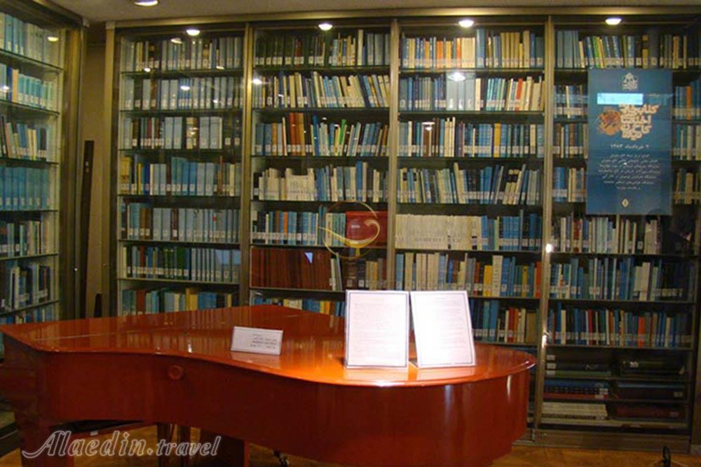 موزه کتابخانه سلطنتی کاخ نیاوران تهران | علاءالدین تراول