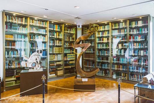 موزه کتابخانه سلطنتی کاخ نیاوران تهران