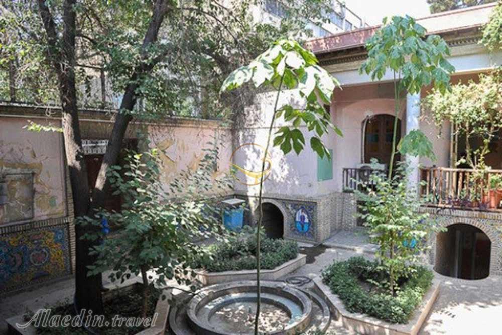 خانه صادق هدایت در تهران | علاءالدین تراول