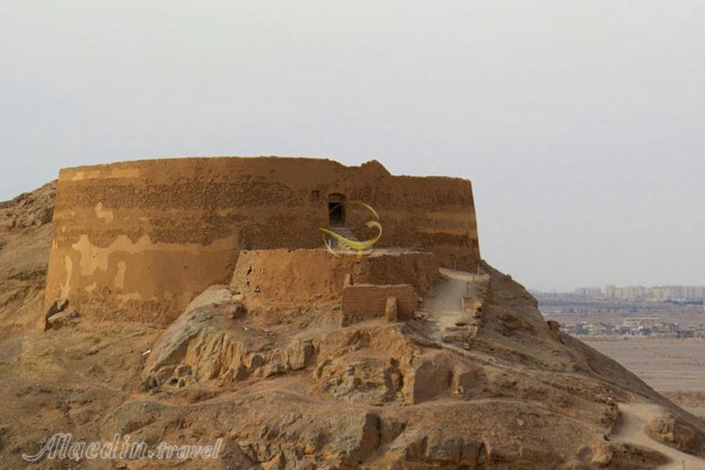 دخمه زرتشتیان یزد | علاءالدین تراول