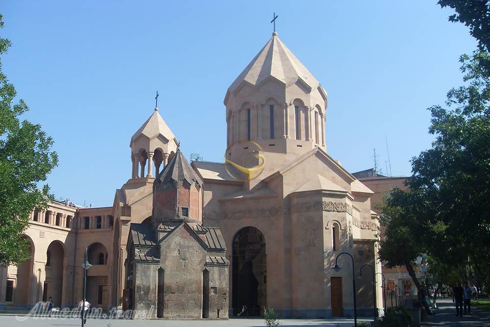 کلیسای کاتولیک (مریم مقدس) ایروان در ارمنستان | علاءالدین تراول