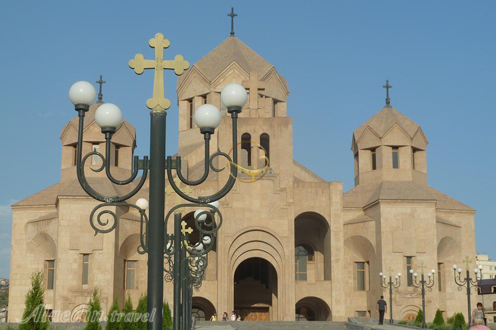 کلیسای جامع سنت گریگور روشنگر (لوزاوریچ) در ایروان - ارمنستان | علاءالدین تراول