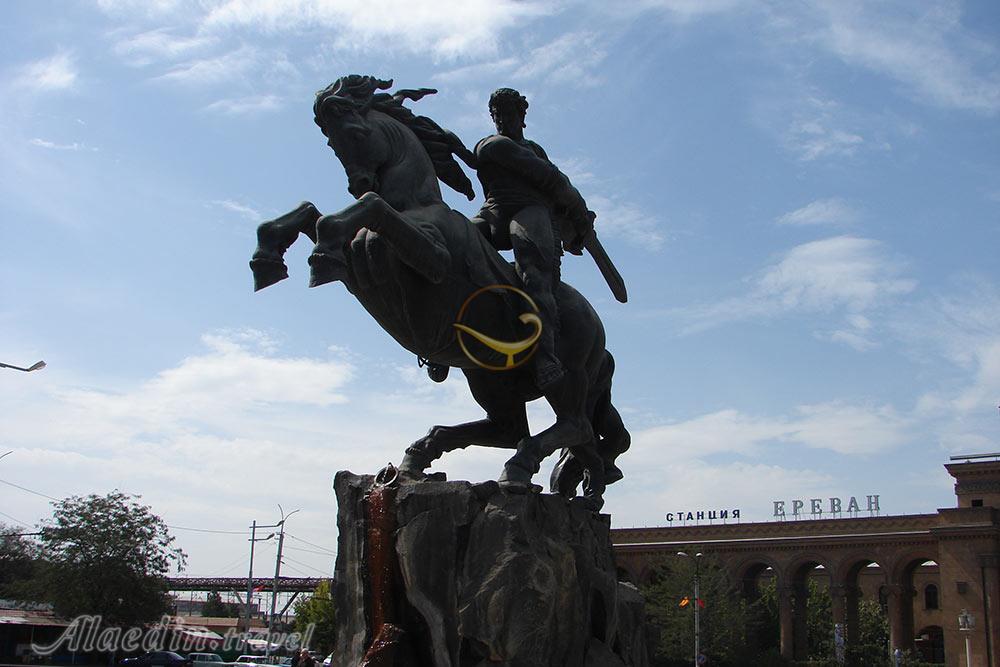 مجسمه ساسونتسی داوید در ایروان - ارمنستان | علاءالدین تراول