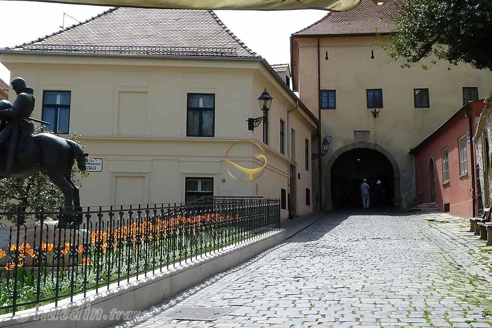 دروازه سنگی زاگرب | علاءالدین تراول