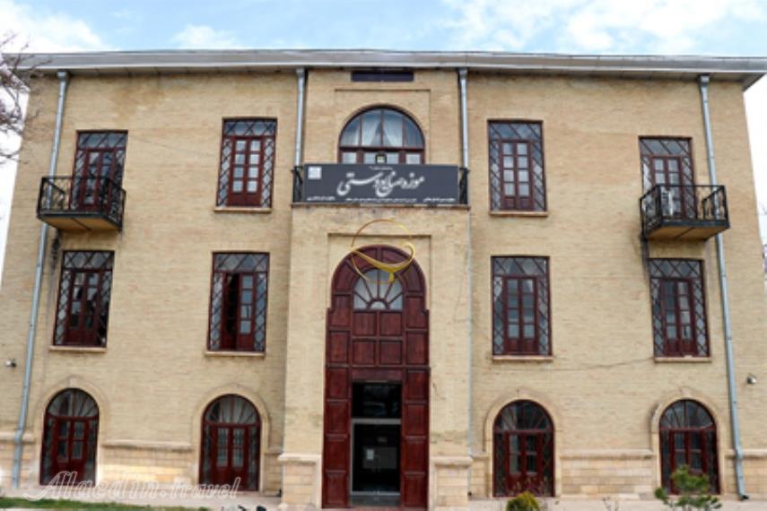 موزه صنایع دستی زنجان (عمارت تاریخی دارایی)