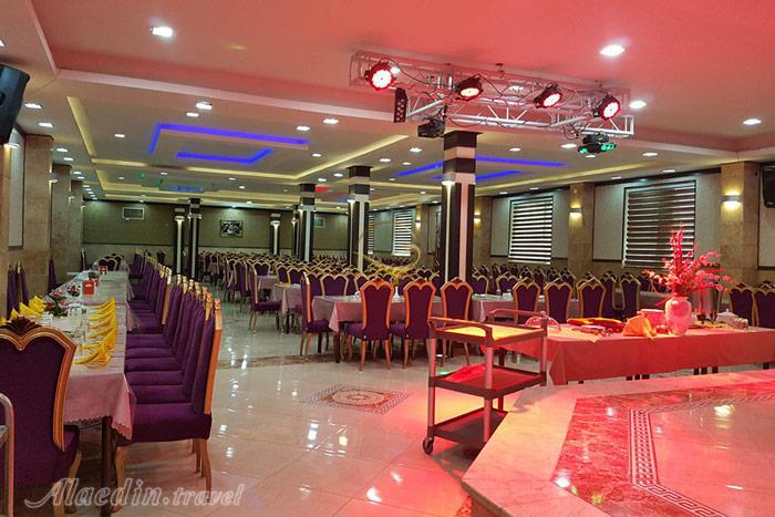 سالن پردیس هتل پارسیان آزادی بم | علاءالدین تراول