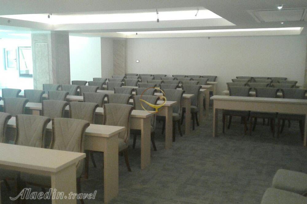 سالن کنفرانس هتل ونوس پلاس نمک آبرود | علاءالدین تراول