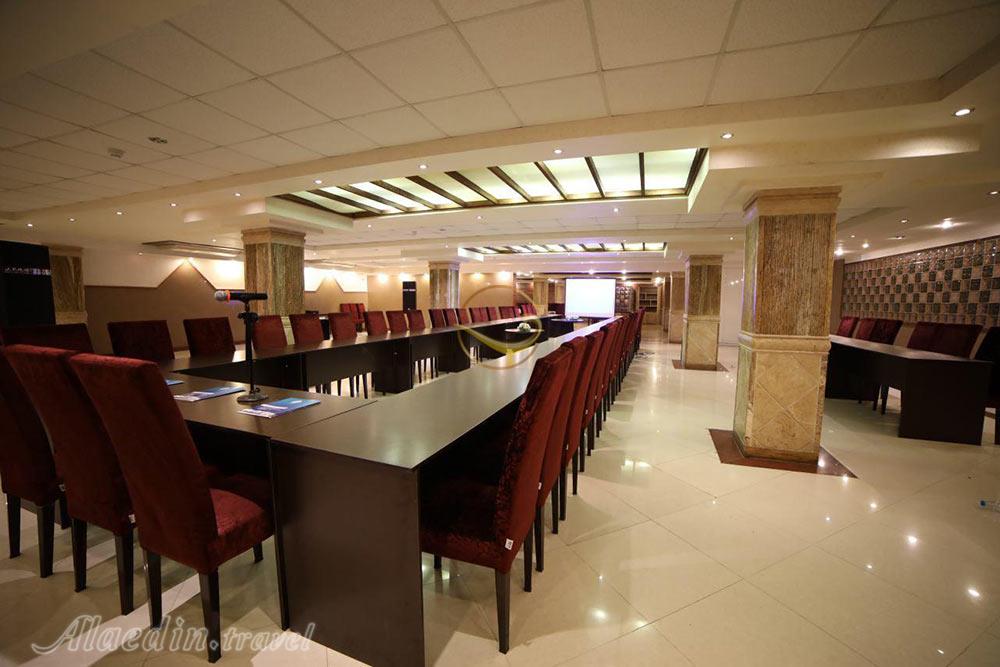 سالن میمنت 1 هتل معین فومن | علاءالدین تراول