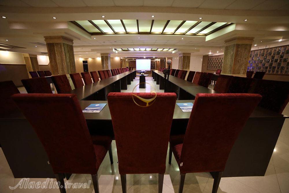 سالن میمنت 1 هتل معین فومن | علاءالدین تراول