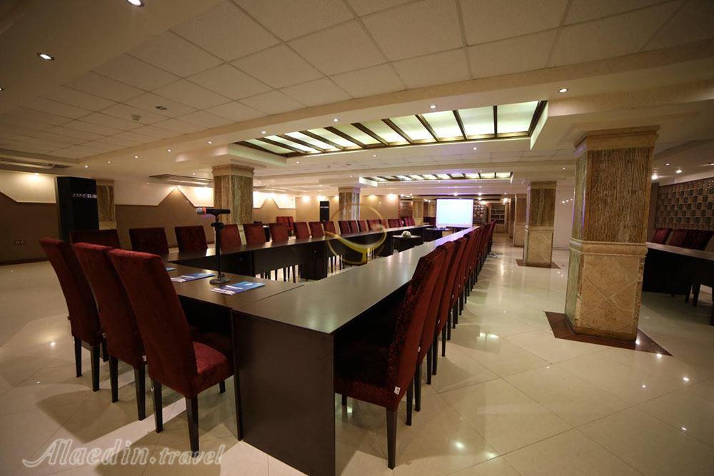 سالن میمنت 1 هتل معین فومن | علاءالدین تراول