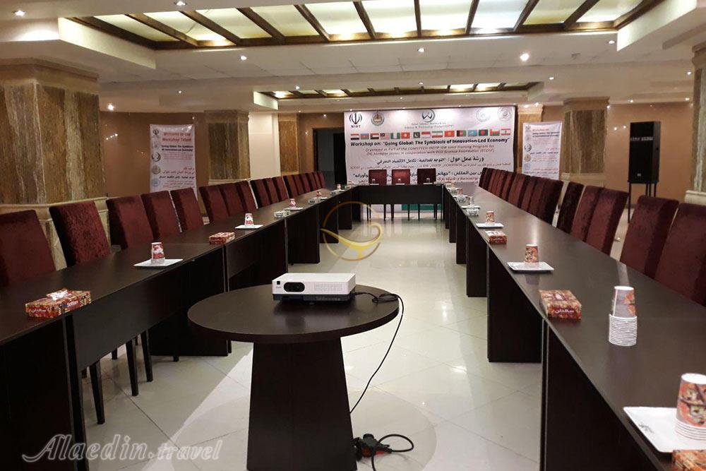 سالن میمنت 1 هتل معین فومن | علاءالدین تراول