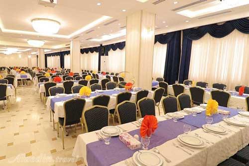 سالن کنفرانس هتل پارسیان آزادی همدان