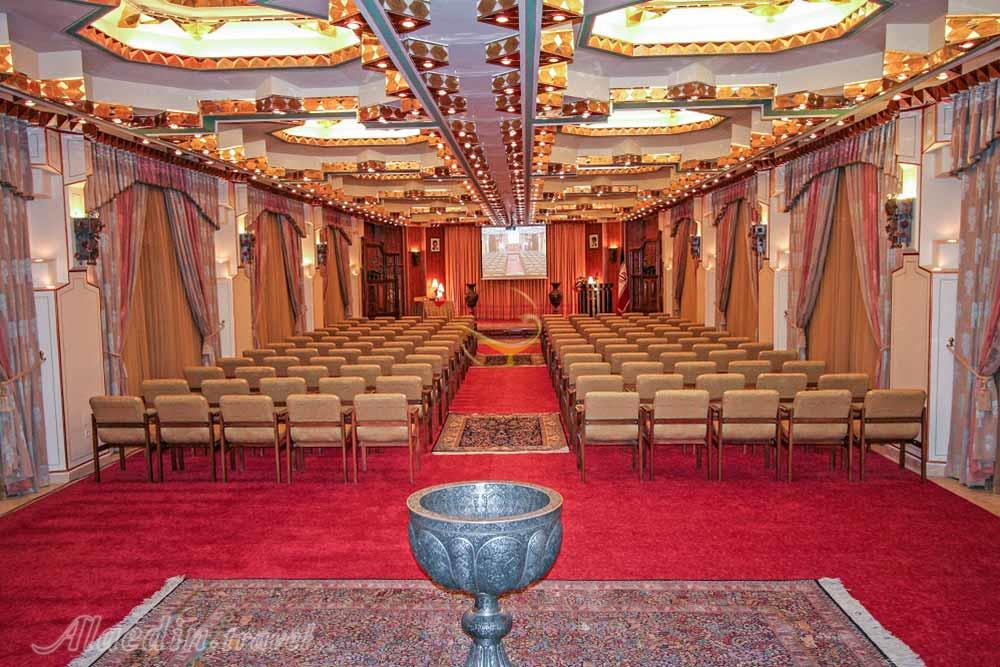 سالن آینه هتل عباسی اصفهان | علاءالدین تراول