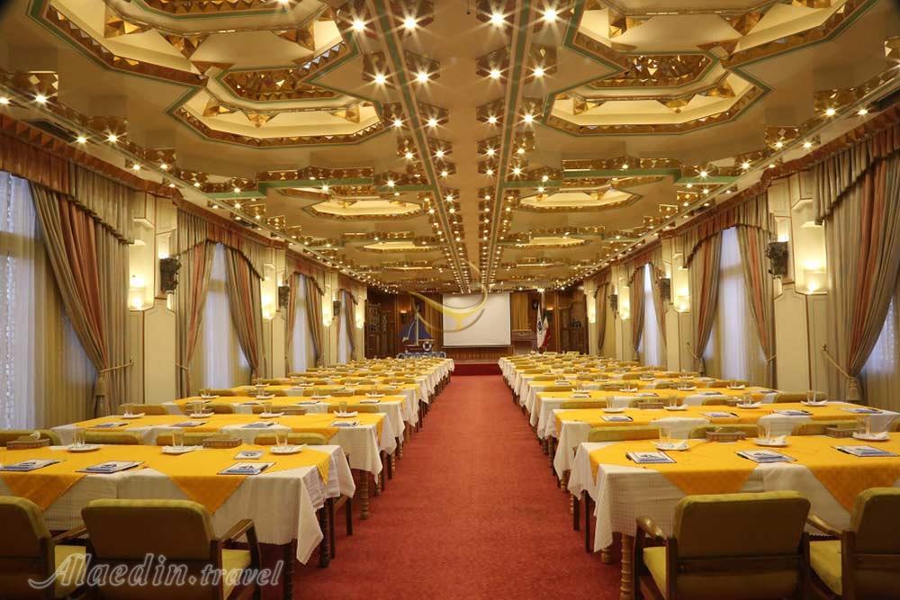 سالن آینه هتل عباسی اصفهان | علاءالدین تراول