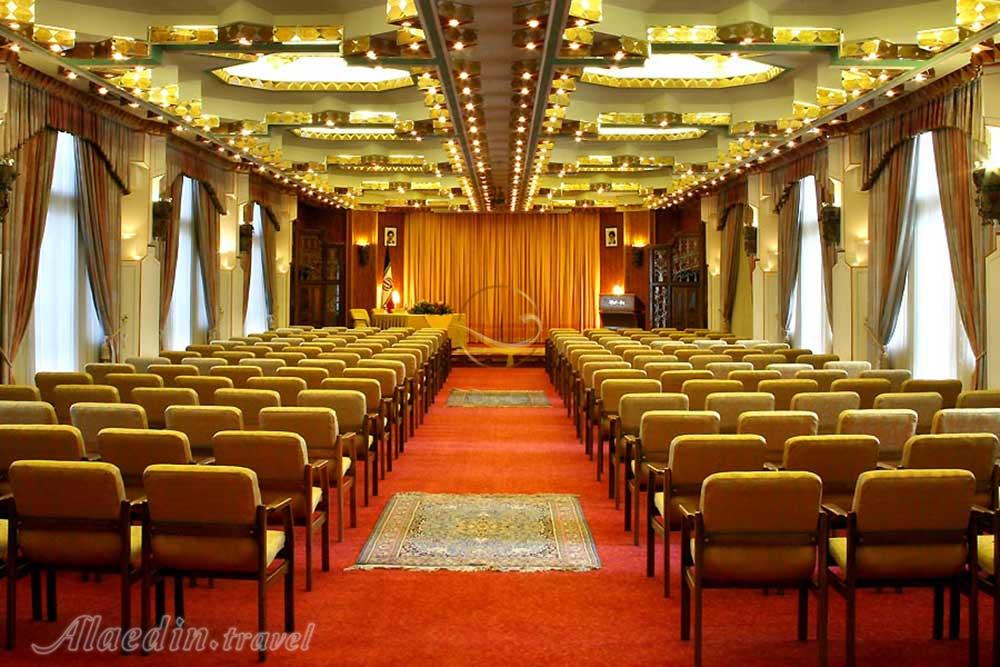 سالن آینه هتل عباسی اصفهان | علاءالدین تراول