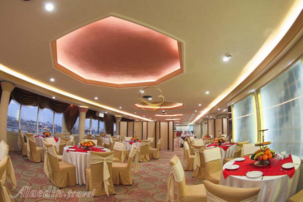 سالن چشم انداز نگین هتل پارسیان کوثر اصفهان | علاءالدین تراول