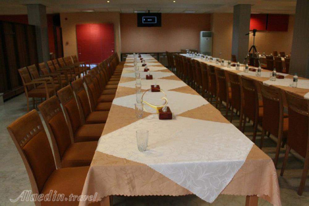سالن اجتماعات هتل پیروزی اصفهان | علاءالدین تراول