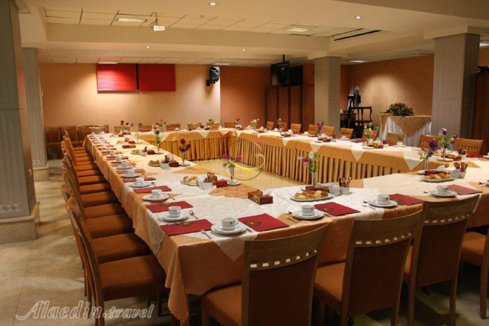 سالن اجتماعات هتل پیروزی اصفهان | علاءالدین تراول