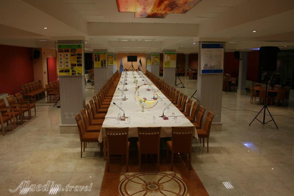سالن اجتماعات هتل پیروزی اصفهان | علاءالدین تراول
