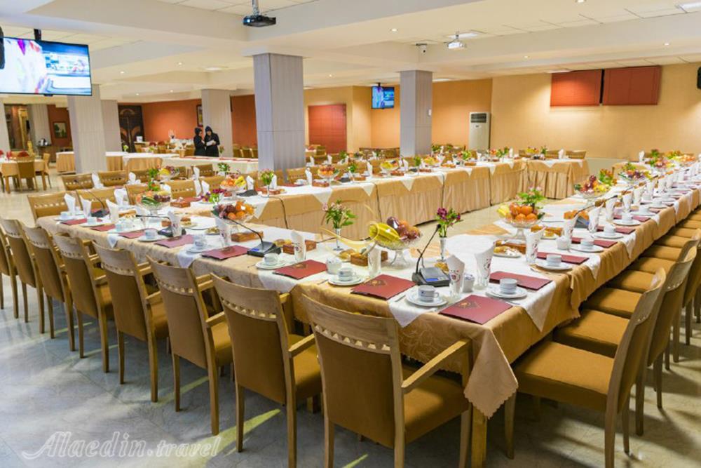 سالن اجتماعات هتل پیروزی اصفهان | علاءالدین تراول