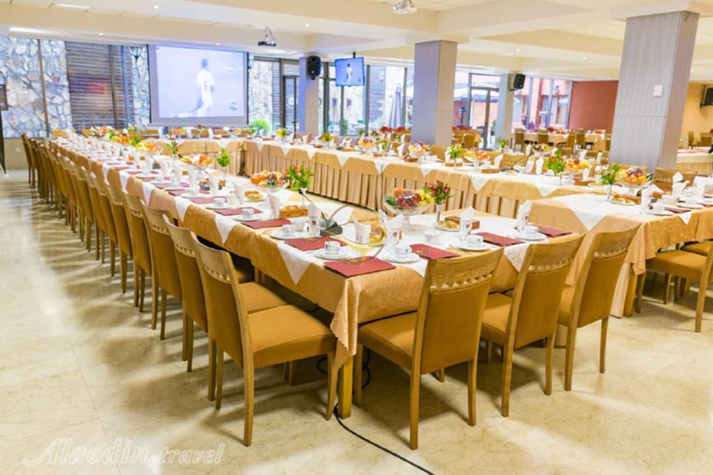 سالن اجتماعات هتل پیروزی اصفهان | علاءالدین تراول