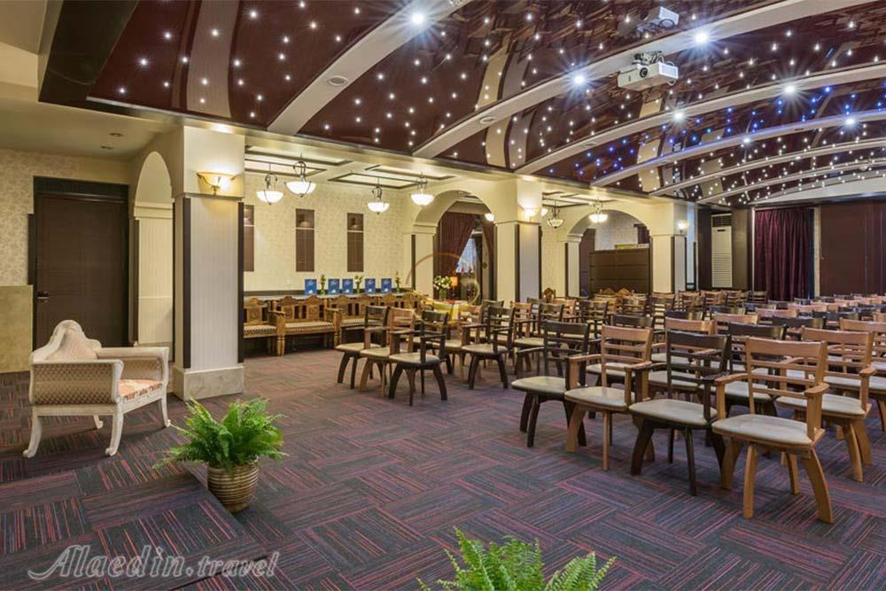 سالن همایش هتل شیخ بهایی اصفهان | علاءالدین تراول