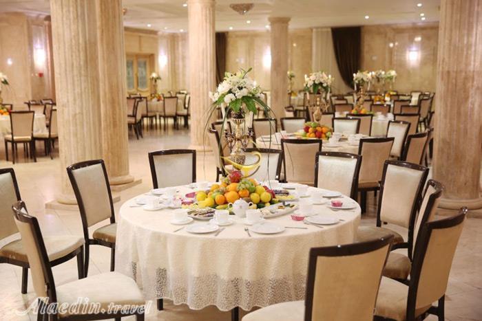 سالن های باغ بهرامی کرمان | علاءالدین تراول