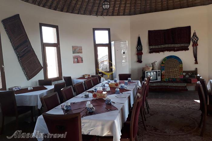 سالن کنفرانس هتل پارسیان قلعه گنج کرمان | علاءالدین تراول