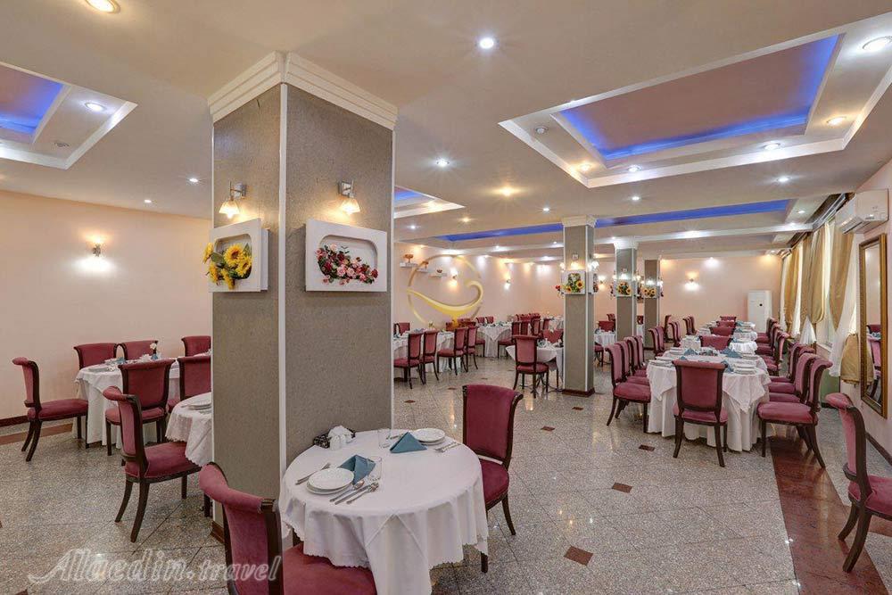 سالن های هتل جهانگردی کرمان | علاءالدین تراول