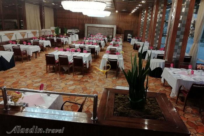 سالن گل سرخ هتل هما 1 مشهد | علاءالدین تراول