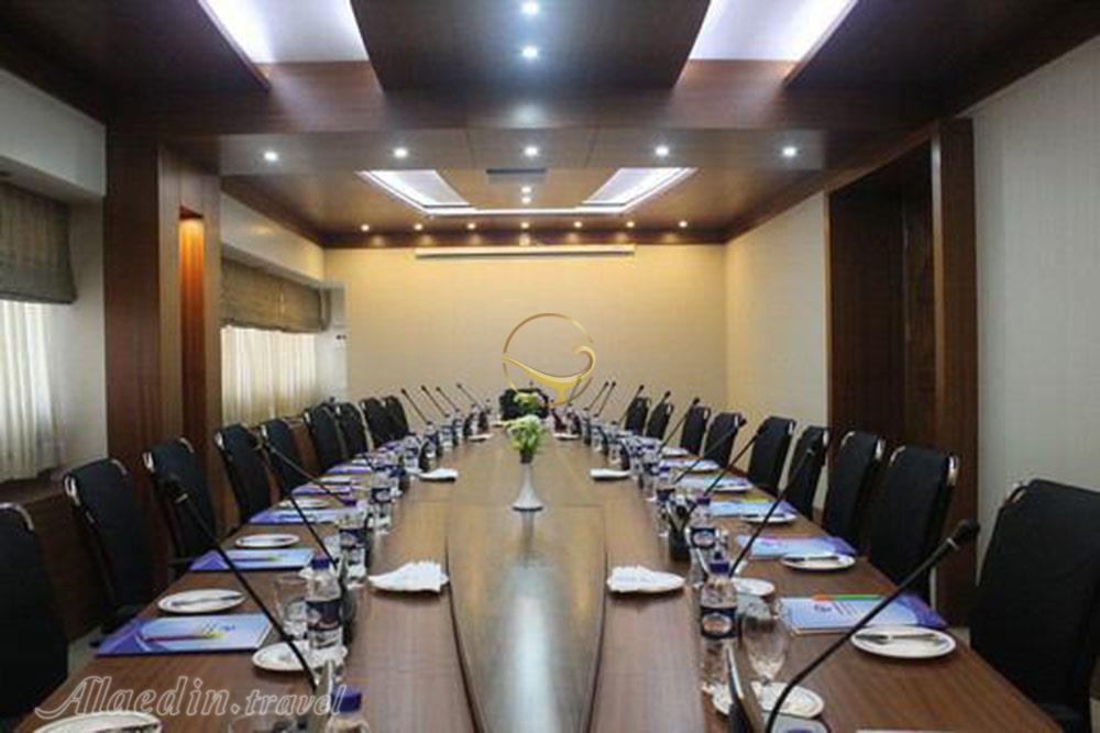 سالن کنفرانس نگین هتل هما 2 مشهد | علاءالدین تراول