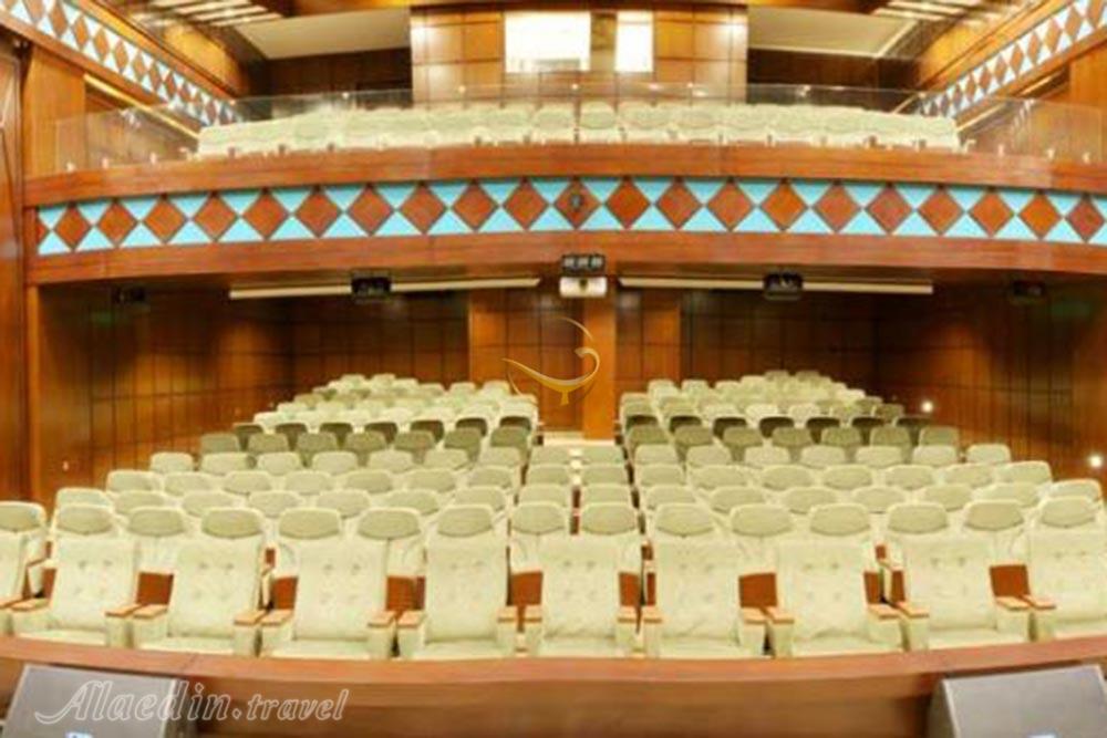 سالن آمفی تئاتر هتل مدینه الرضا مشهد | علاءالدین تراول